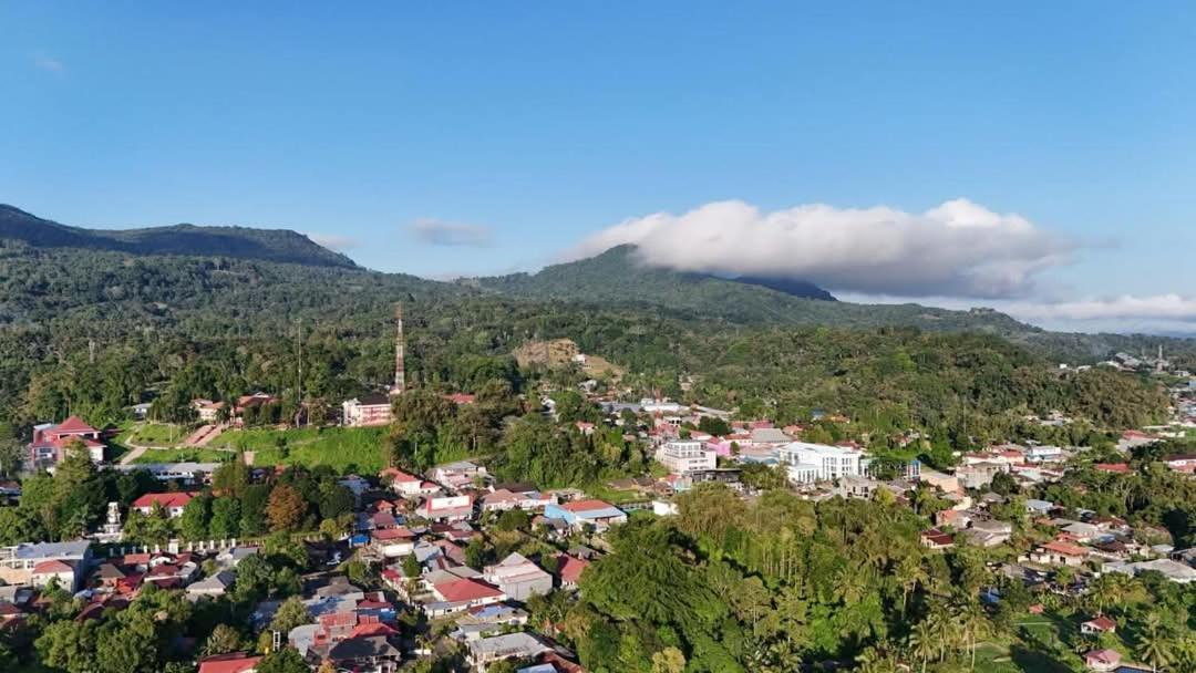 Talaga Tomohon Home Stay And Fishing Pond Екстериор снимка